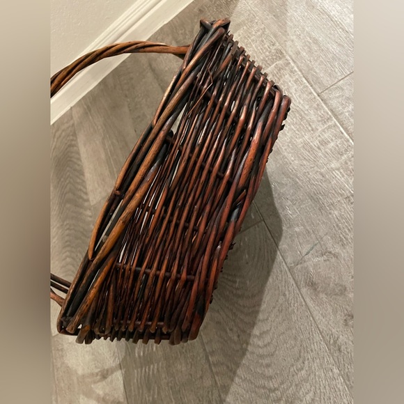 Wicker basket/ Easter Basket/ storage basket - Picture 3 of 6